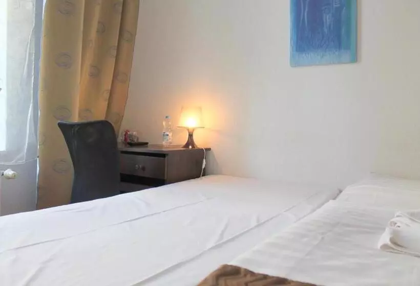 هتل Amelie Berlin