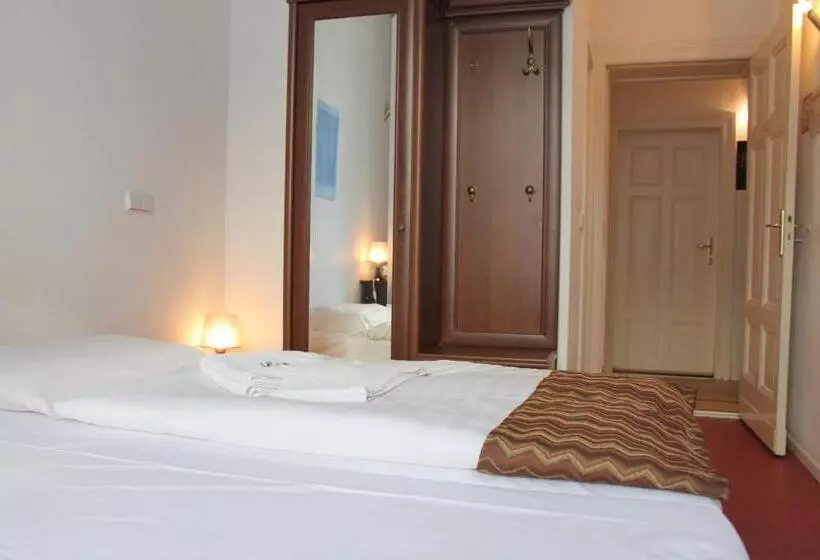 هتل Amelie Berlin