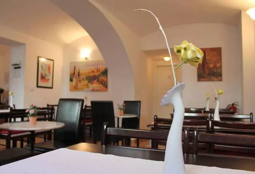 هتل Amelie Berlin