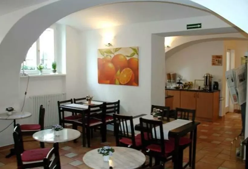 هتل Amelie Berlin