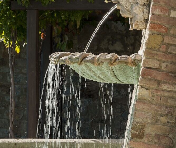 فندق Castello Banfi   Il Borgo