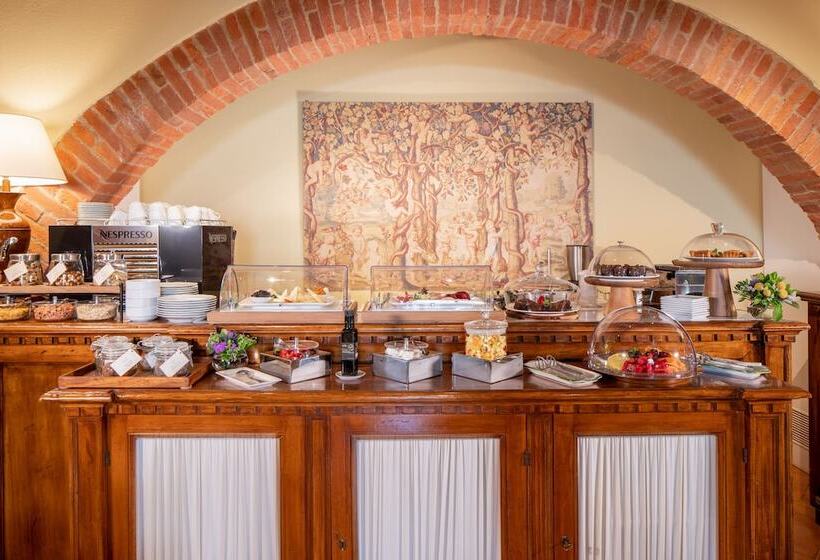 فندق Castello Banfi   Il Borgo