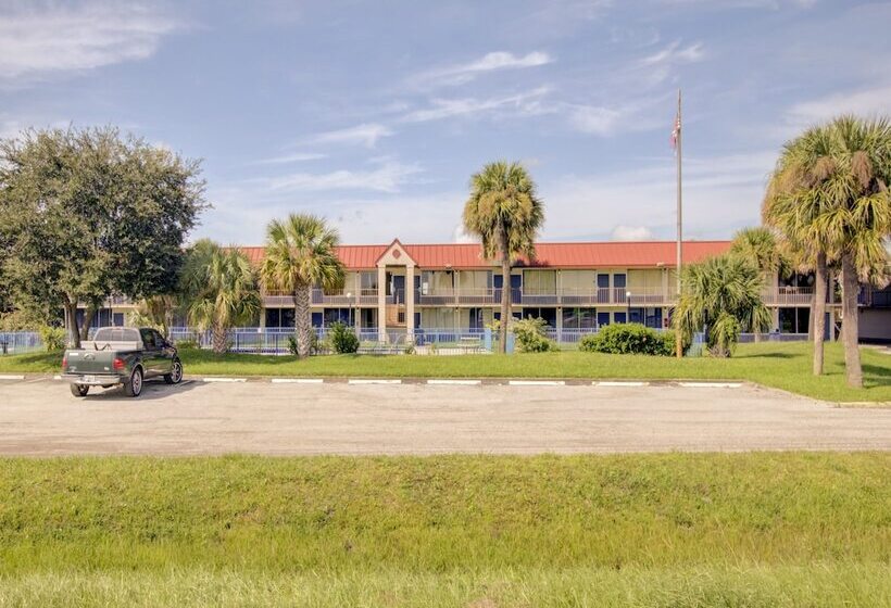 OYO Hotel Dundee By Crystal Lake