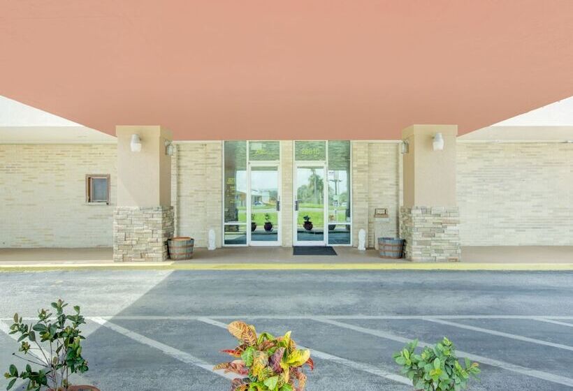 OYO Hotel Dundee By Crystal Lake