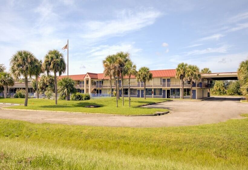 OYO Hotel Dundee By Crystal Lake