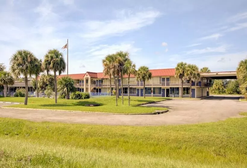 OYO Hotel Dundee By Crystal Lake