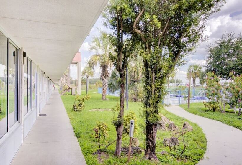 OYO Hotel Dundee By Crystal Lake