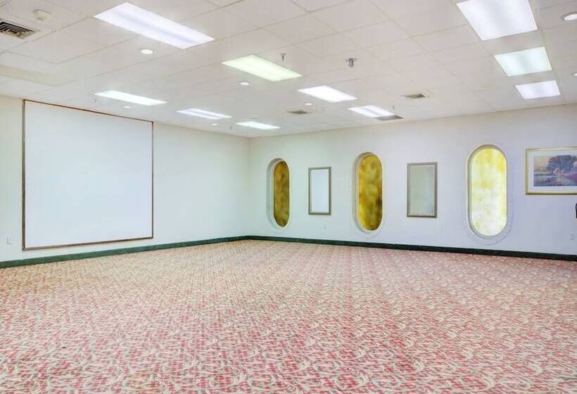 OYO Hotel Dundee By Crystal Lake