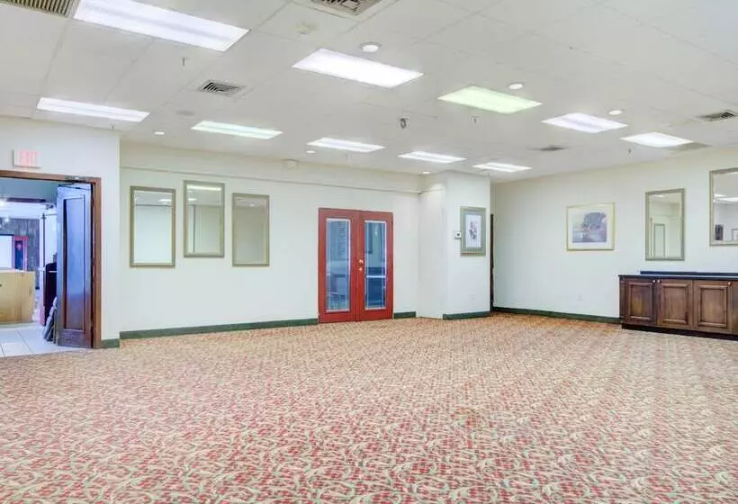 OYO Hotel Dundee By Crystal Lake