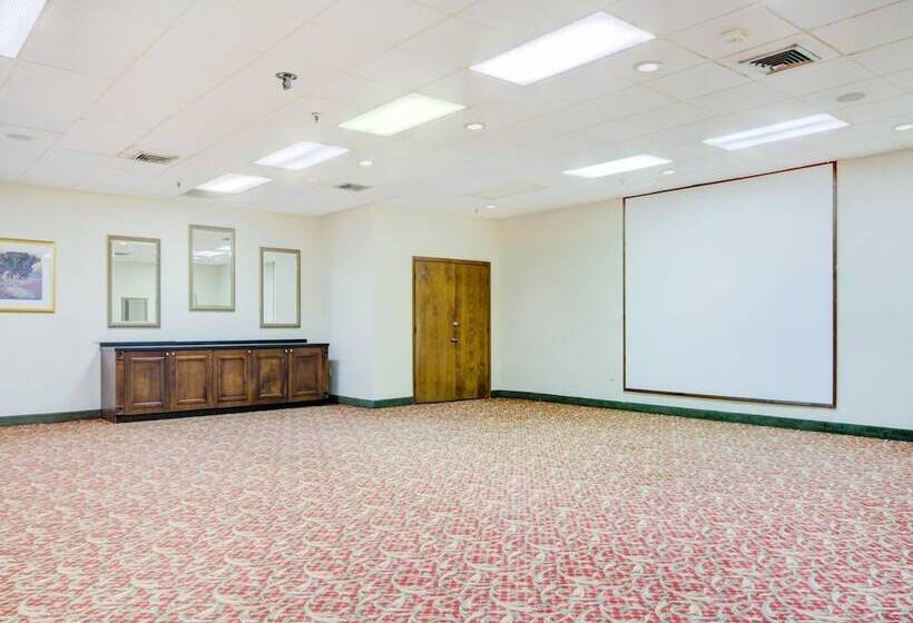 OYO Hotel Dundee By Crystal Lake