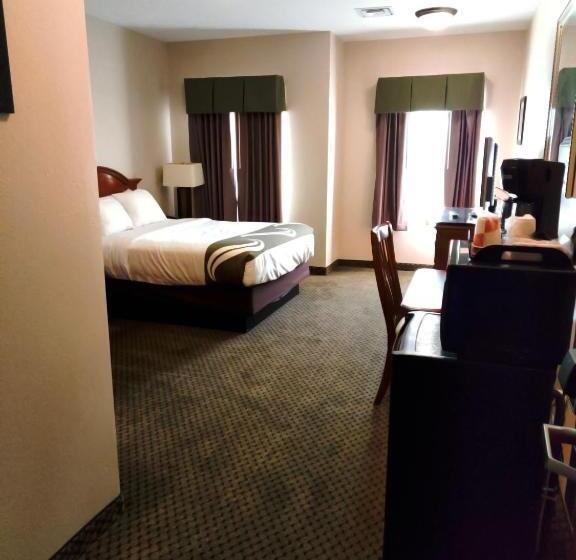 Roosevelt Hotel   Undergoing Improvements