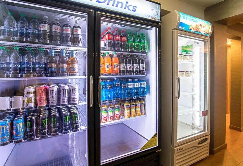 Roosevelt Hotel   Undergoing Improvements