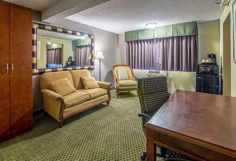 Roosevelt Hotel   Undergoing Improvements