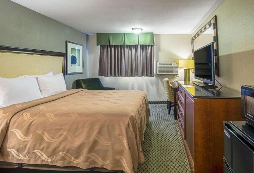 Roosevelt Hotel   Undergoing Improvements