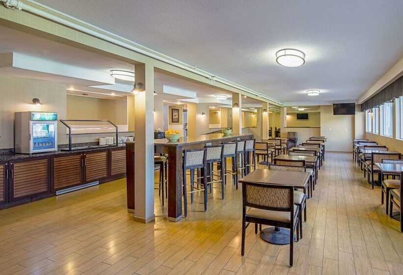 Roosevelt Hotel   Undergoing Improvements