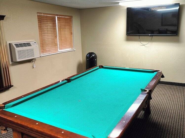 Roosevelt Hotel   Undergoing Improvements