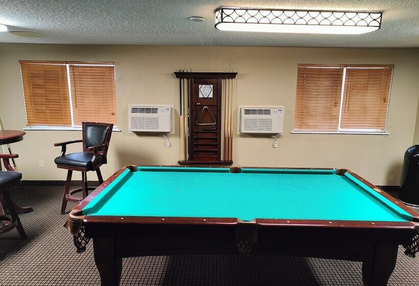 Roosevelt Hotel   Undergoing Improvements