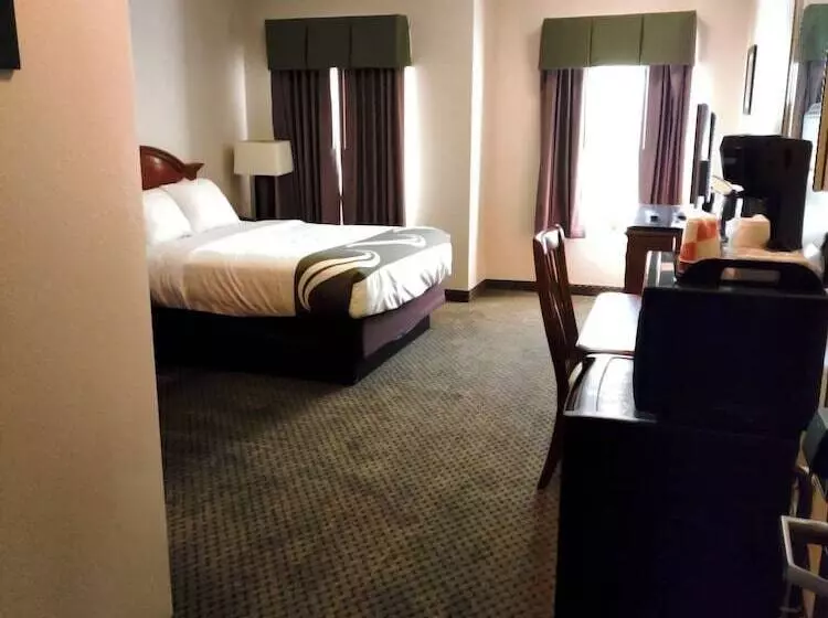 Roosevelt Hotel   Undergoing Improvements