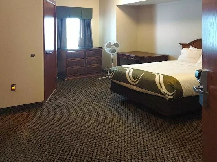 Roosevelt Hotel   Undergoing Improvements