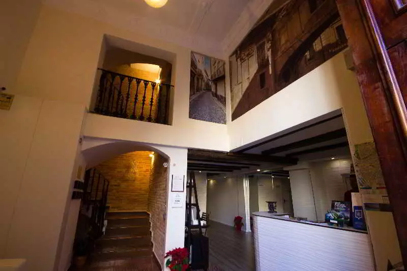 هتل Suites Boutique Jardines del Montornés