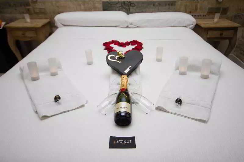 هتل Suites Boutique Jardines del Montornés