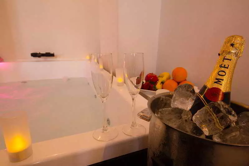 هتل Suites Boutique Jardines del Montornés