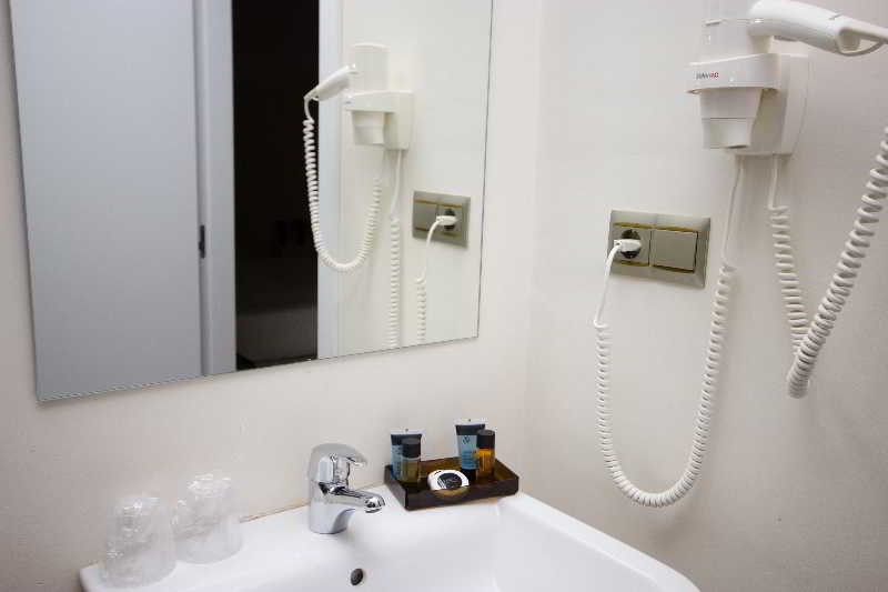 فندق Suites Boutique Jardines del Montornés