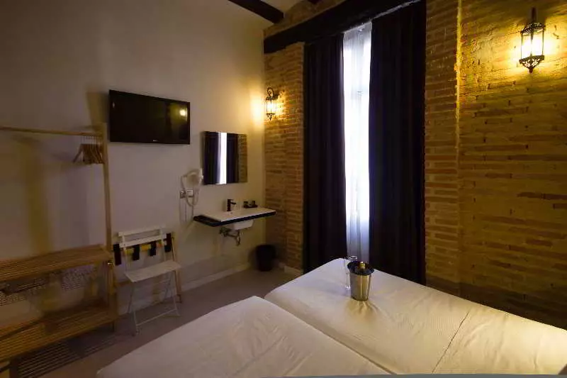 هتل Suites Boutique Jardines del Montornés