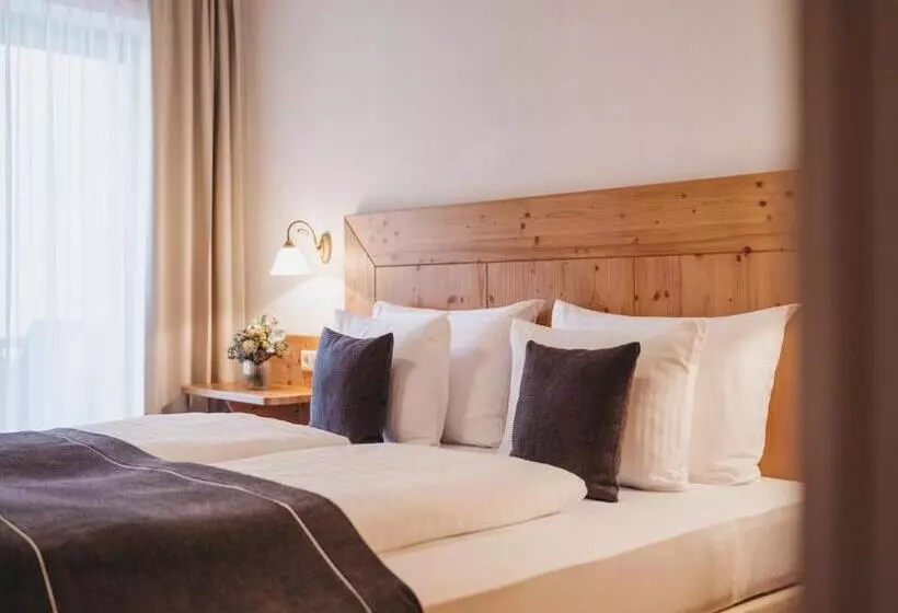 هتل Vier Jahreszeiten