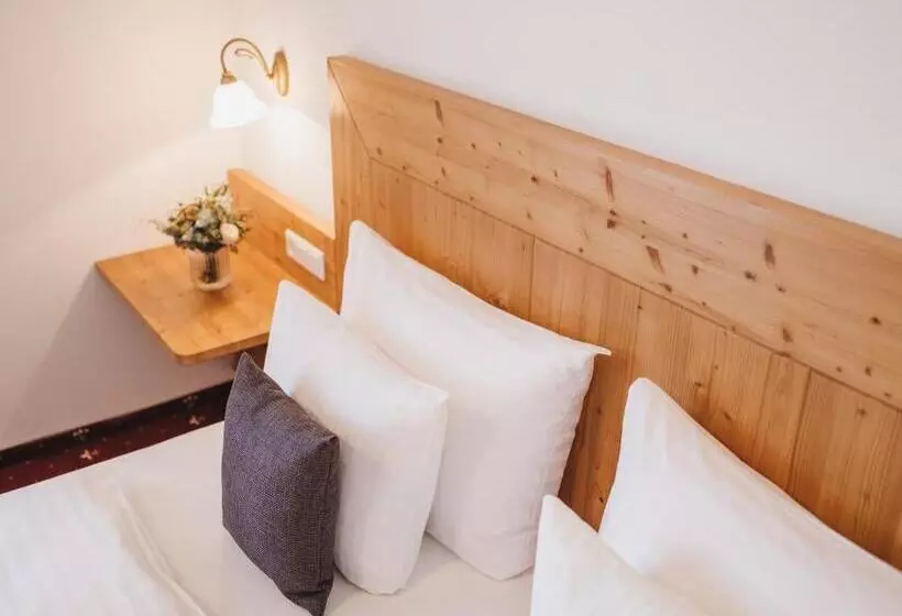 هتل Vier Jahreszeiten