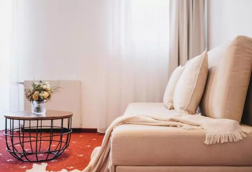 هتل Vier Jahreszeiten