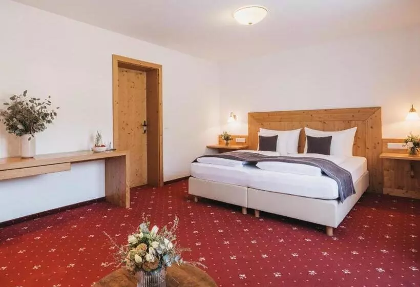 هتل Vier Jahreszeiten