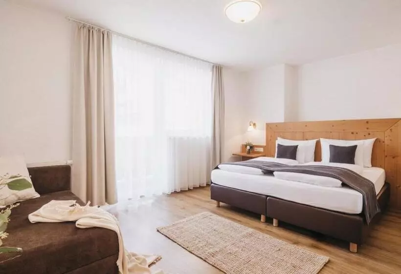 هتل Vier Jahreszeiten