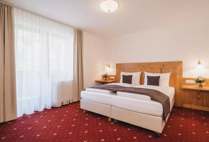 هتل Vier Jahreszeiten