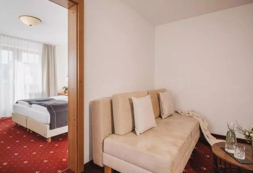 هتل Vier Jahreszeiten