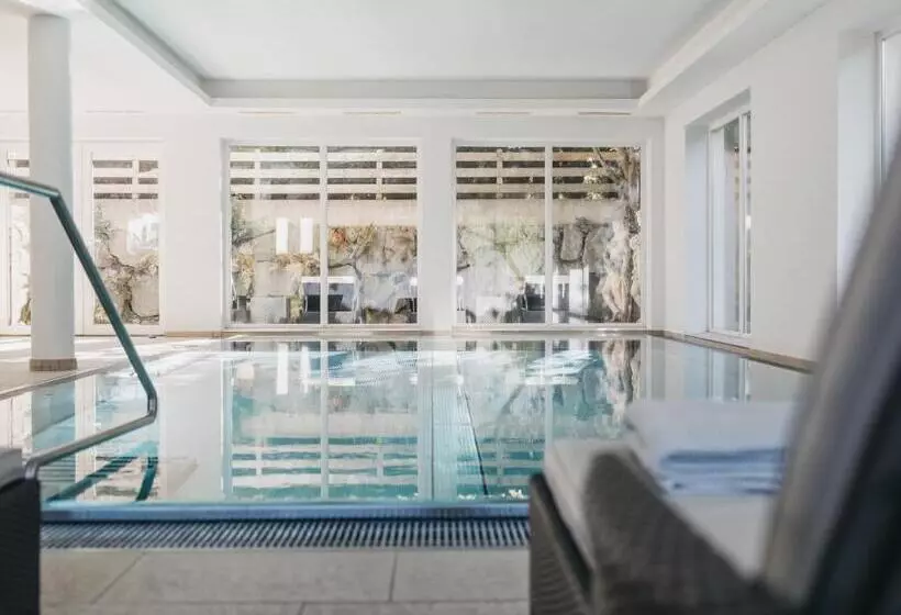 هتل Vier Jahreszeiten