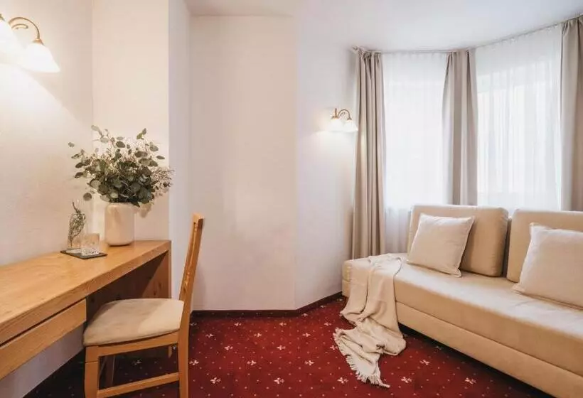 هتل Vier Jahreszeiten