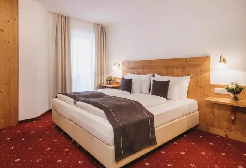 هتل Vier Jahreszeiten