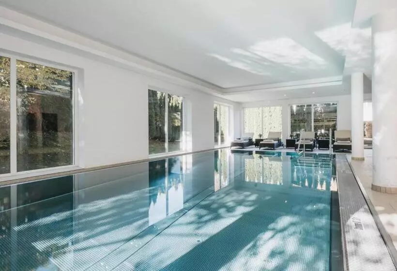 هتل Vier Jahreszeiten