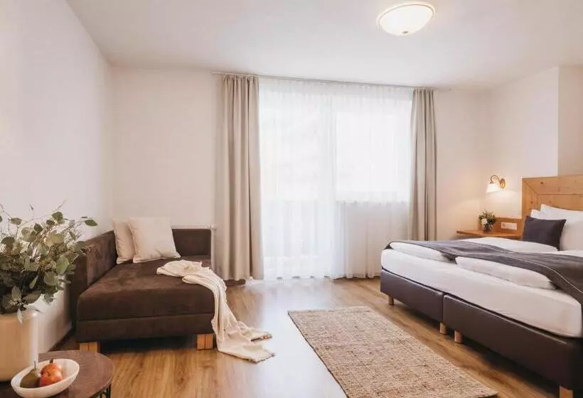 هتل Vier Jahreszeiten