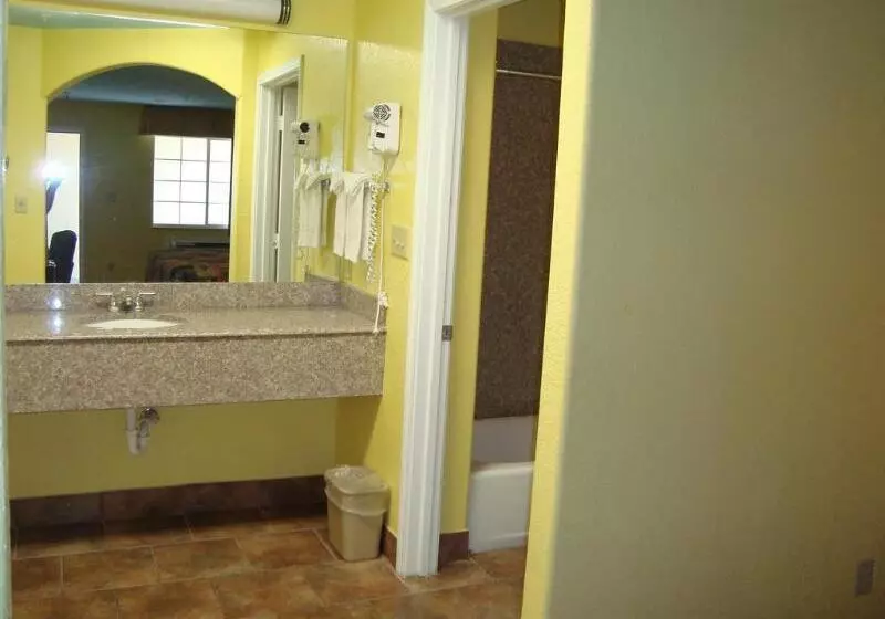 مُتل Winnquest Inn Near Ft. Sam Houston