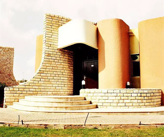 One To One & Resort Ain Al Faida