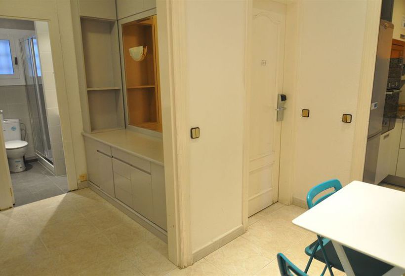 Bedcelona Barceloneta Beach Club & Rooms Hostel