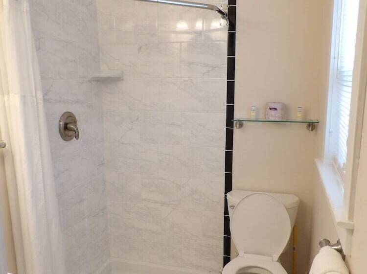 Dolphin Oceanfront Motel   Nags Head