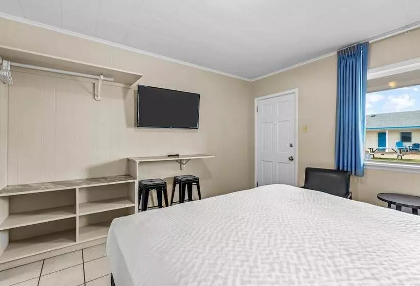 Dolphin Oceanfront Motel   Nags Head