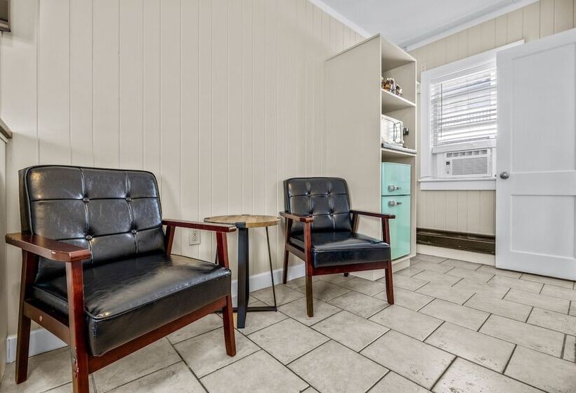 Dolphin Oceanfront Motel   Nags Head