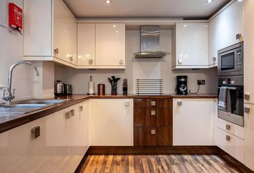 Dreamhouse Apartments Manchester City West