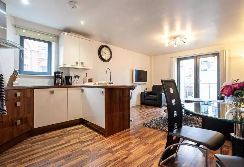 Dreamhouse Apartments Manchester City West