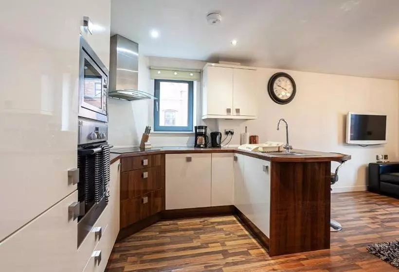 Dreamhouse Apartments Manchester City West