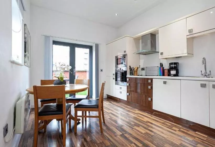 Dreamhouse Apartments Manchester City West